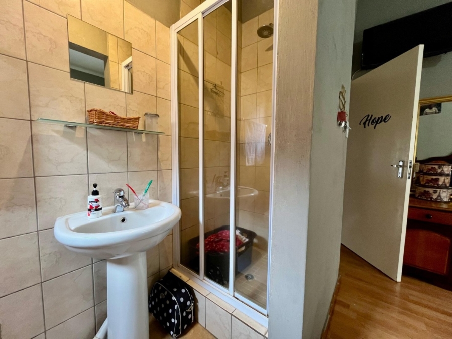 To Let 3 Bedroom Property for Rent in Waterval East North West